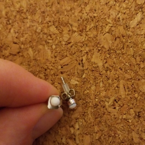 NWOT 5 Pairs Pretty Simple Studs! - Picture 2 of 6